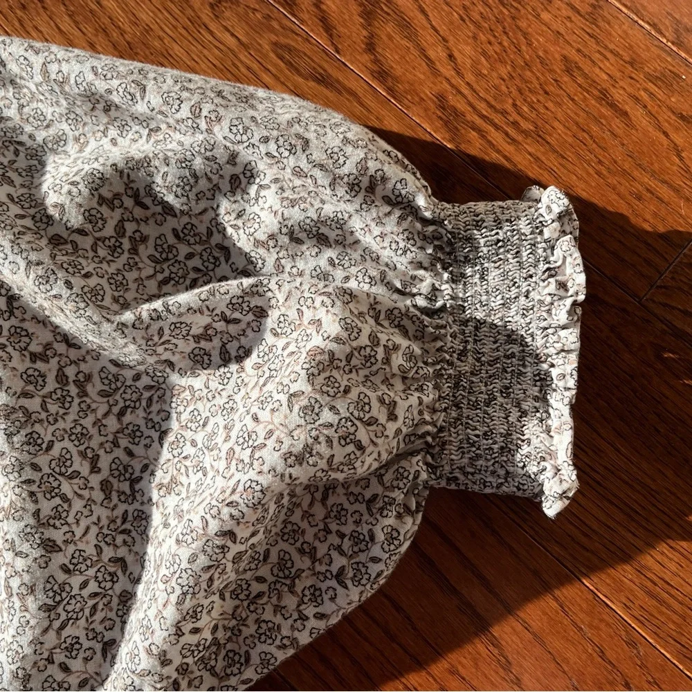 2/$20 - XL - Floral Print Old Navy Peasant Blouse with puffy sleeves- Beige - Picture 8 of 11